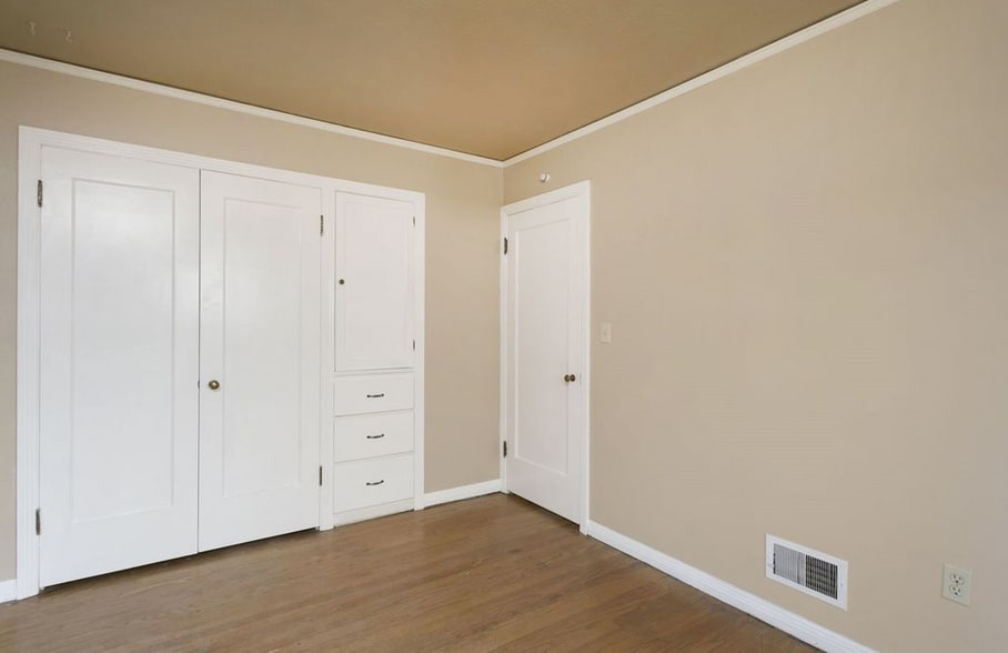 Bedroom with walk in closet - 7405 NE Prescott St