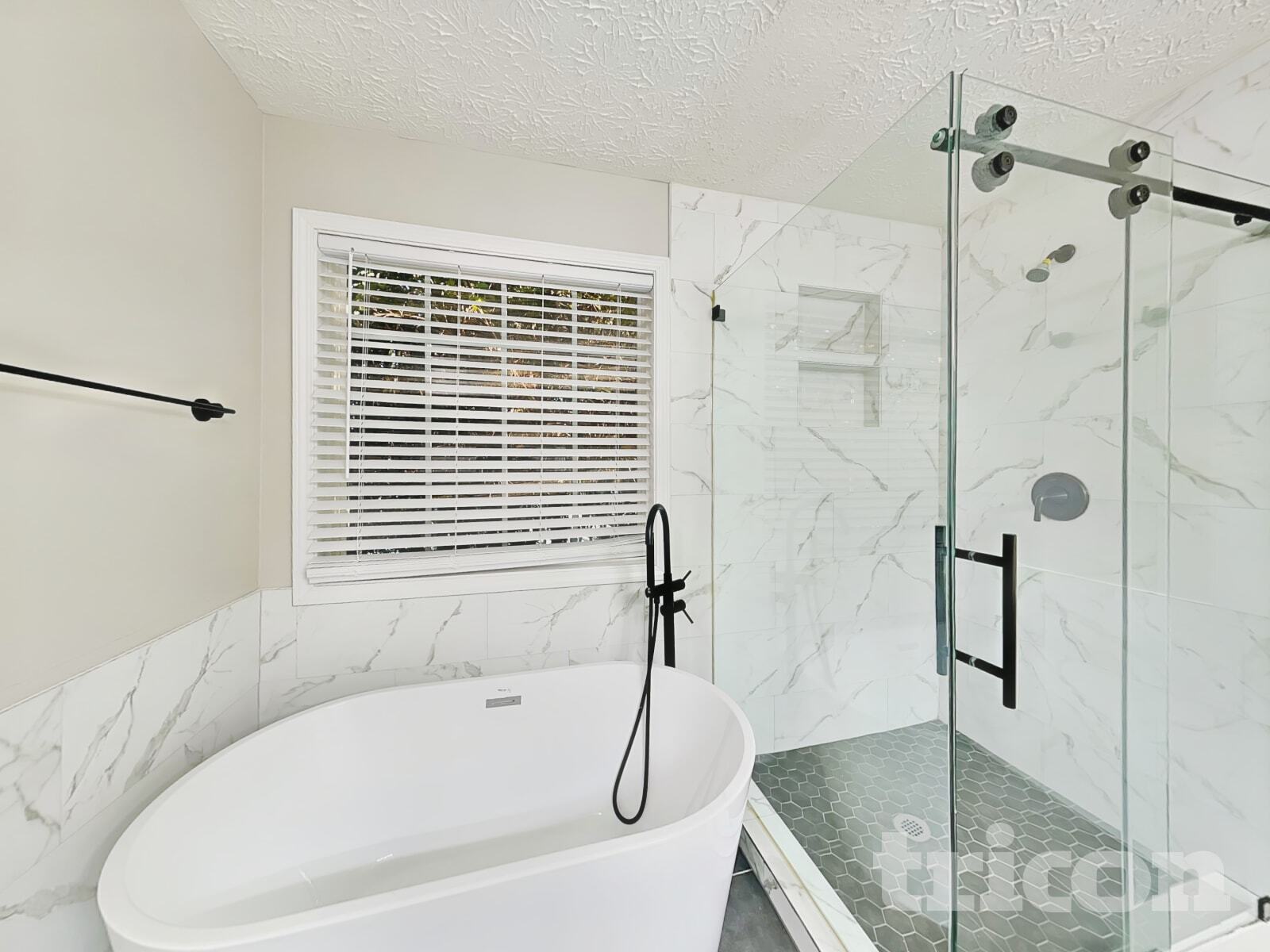 Building Photo - 915 Chapel Hill Dr SE