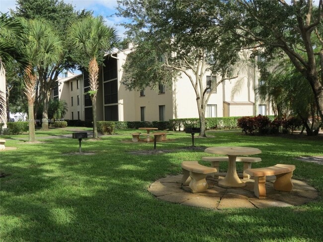 Building Photo - 201 Foxtail Dr