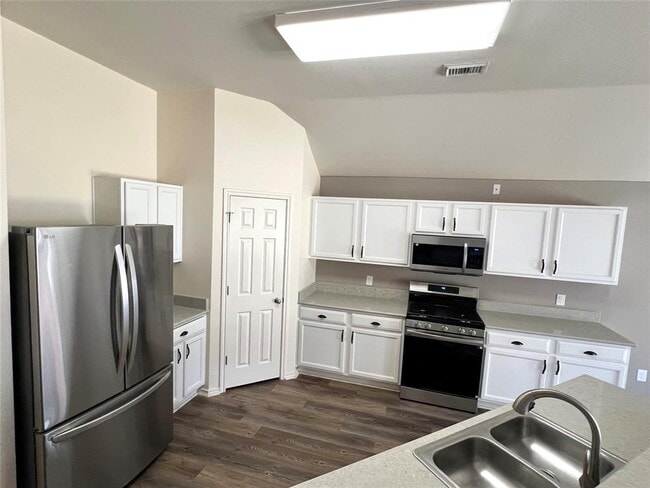 Building Photo - 15053 Babbling Brook Dr