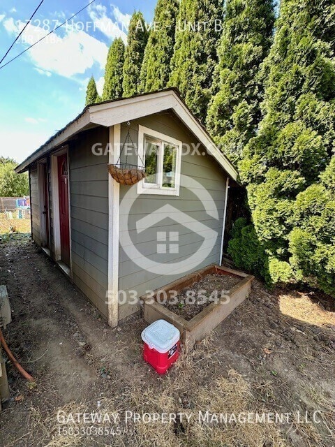 Building Photo - 17287 Hoffman Ave