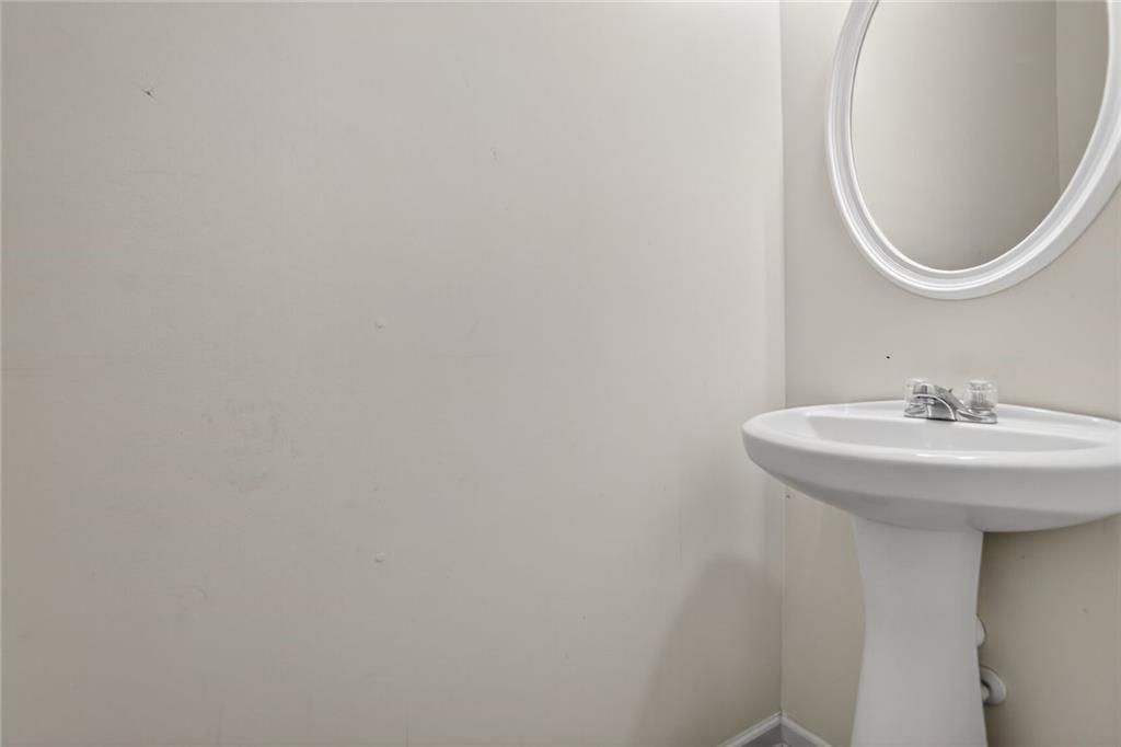 Building Photo - 230 Valley Xing