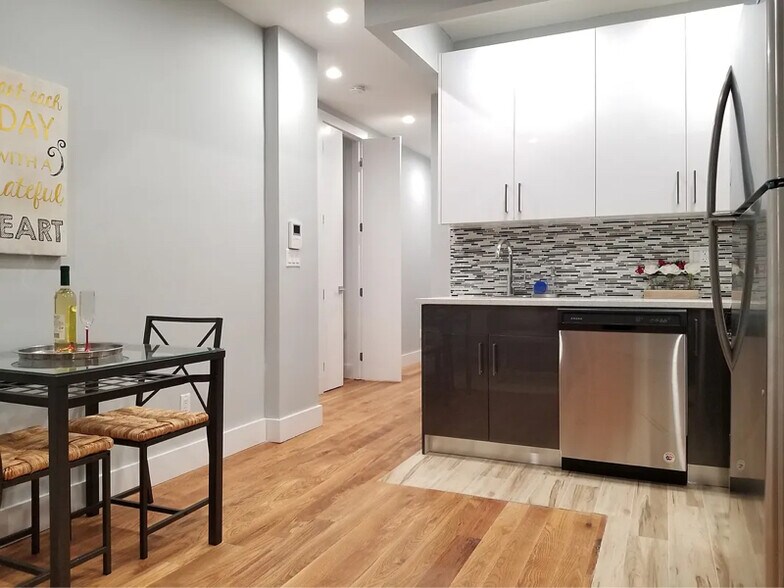 Building Photo - 315 Alexander Ave