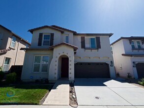Building Photo - $5295 - 2 Story, 4 bed - 2 Bath Home in se...