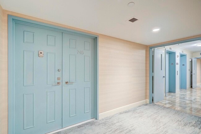 Building Photo - 123 Lakeshore Dr