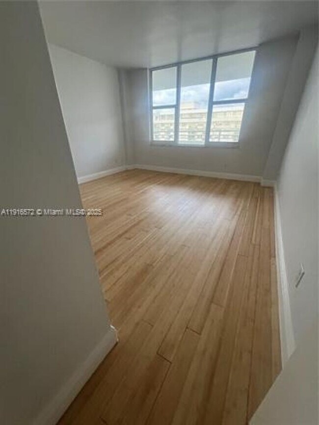 Building Photo - 5600 Collins Ave