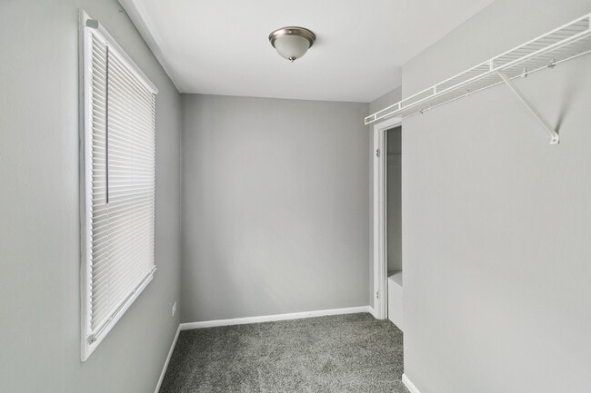 Building Photo - 621 Oneida St
