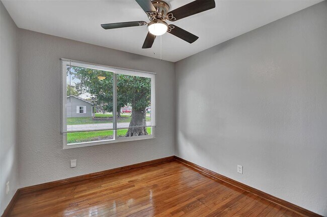 Building Photo - 6961 Peyton St