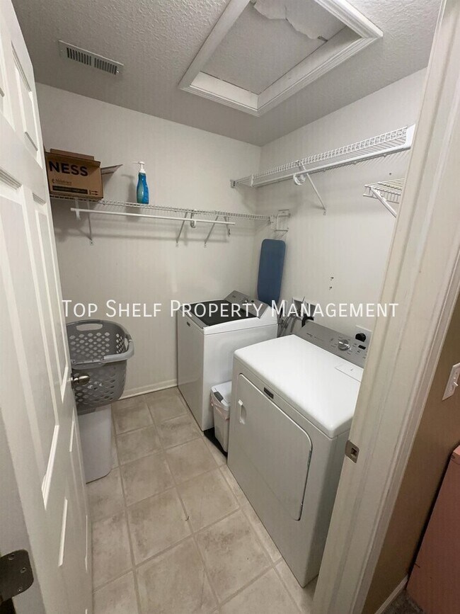 Building Photo - 332 NW Driftwood Dr