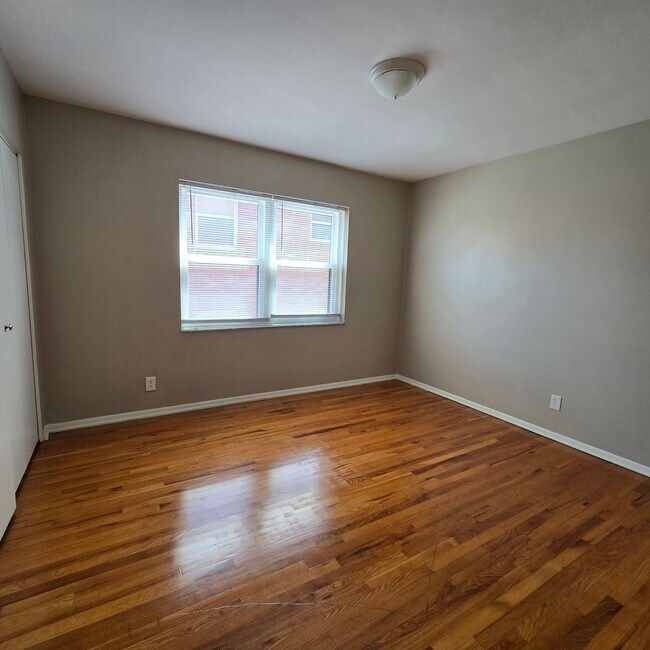 Building Photo - 5939 Nagel Ave