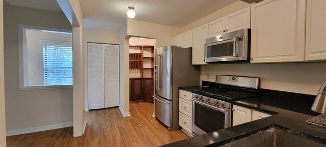 Building Photo - 3/2 ( Haile Plantation- Laurel Park )