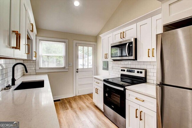 Building Photo - 210 Bryan St