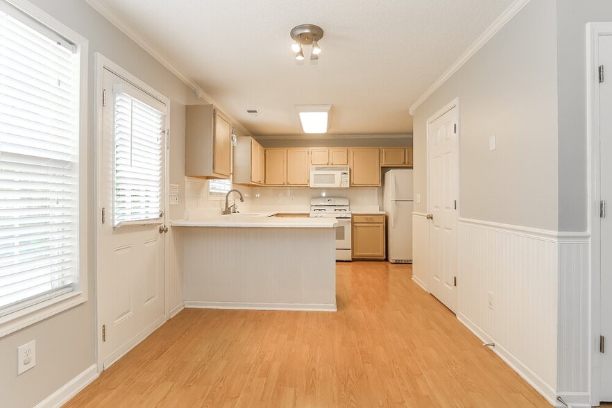 Building Photo - 3848 Sunview Dr NW