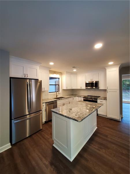 Building Photo - 2780 Burtz Dr