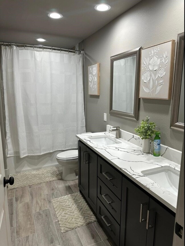 Building Photo - 340 N 9th St