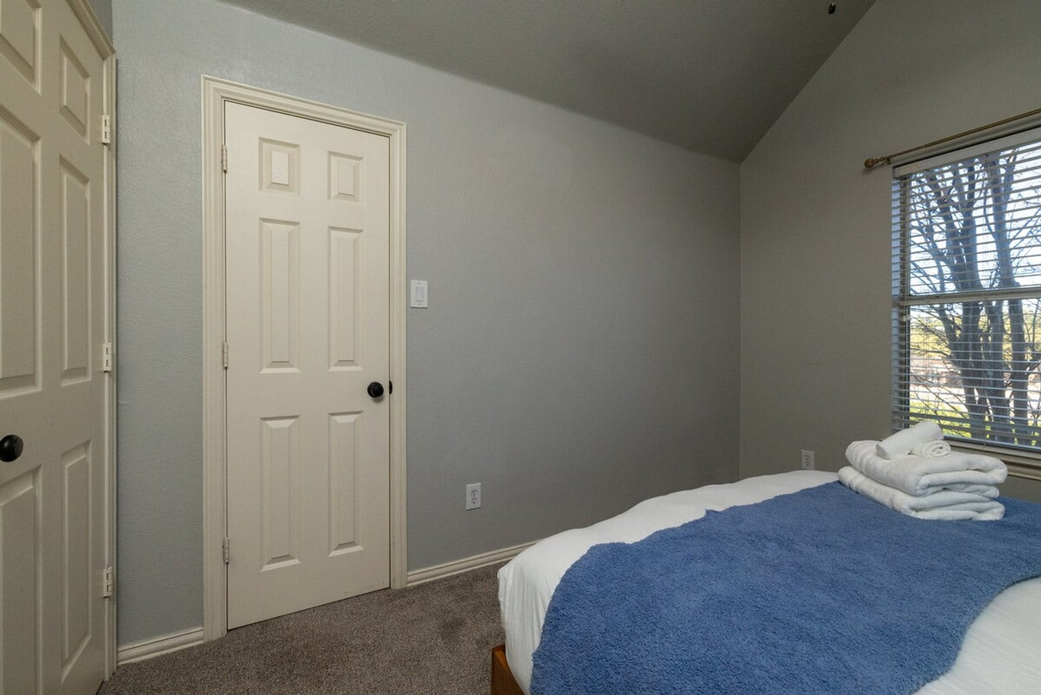 Building Photo - 8862 Beartooth Dr