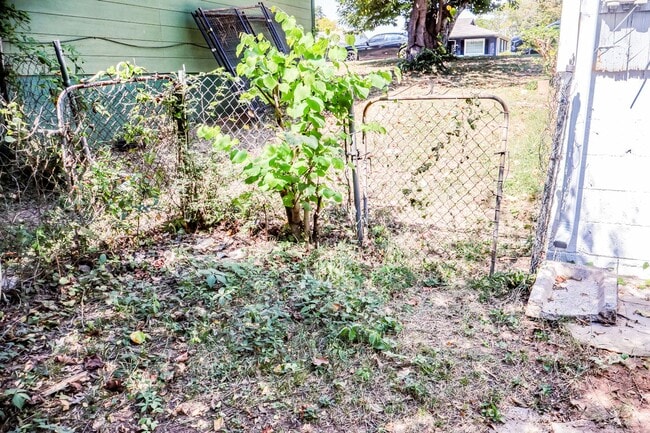 Building Photo - 2BR Cozy Ensley Home