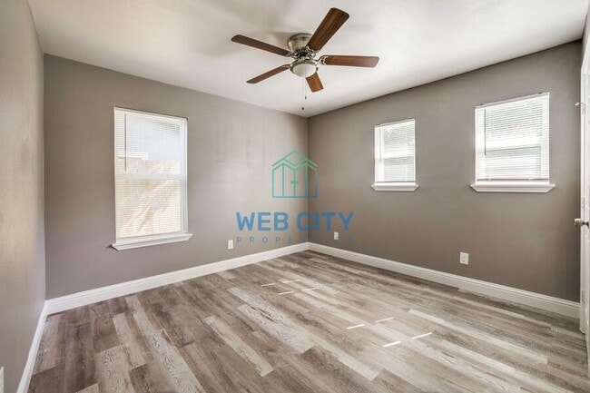 Building Photo - 508 S Jesse Lee St