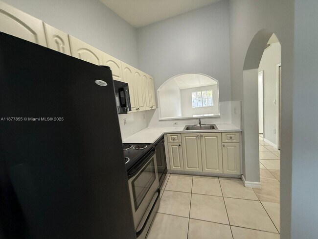 Building Photo - 2930 SE 13th Ave