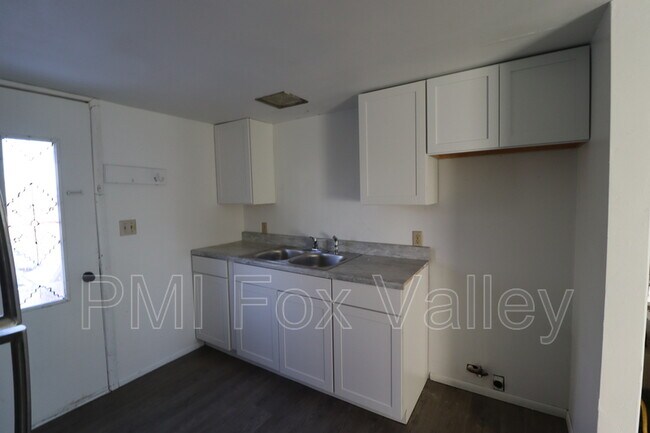 Building Photo - 122 S State St