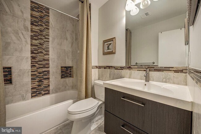 Building Photo - 9312 Silver Mill Pl