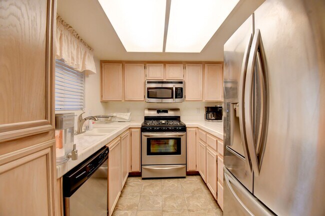 Building Photo - Serene Summerlin Condo Must See