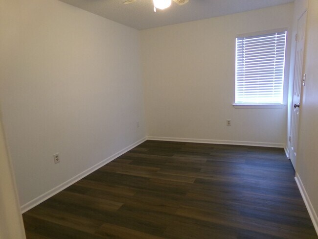 Building Photo - 14299 Peterson Ln