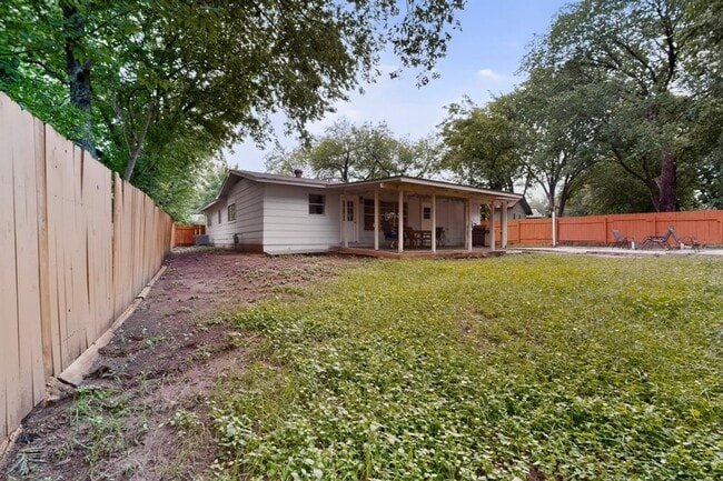 Building Photo - 9807 Dallum Dr