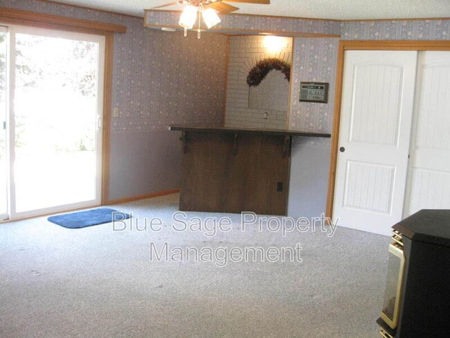 Building Photo - 132 Bridge Ln