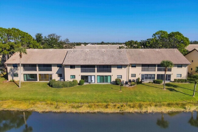 Building Photo - 370 3 Lakes Ln