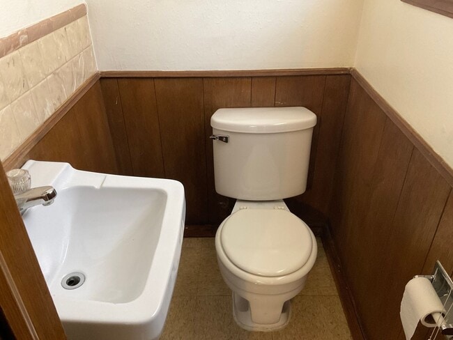 Building Photo - 3 bed, 1.5 bath, 1 car garage