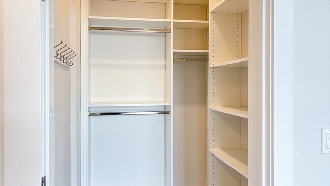 Building Photo - 131 Cambridge St