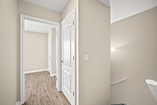 Building Photo - 820 Arbor Lake Dr