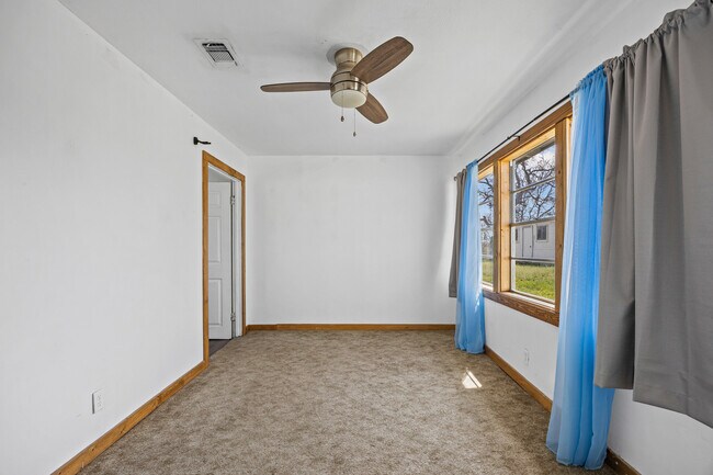 Building Photo - 1418 Kingshill Dr