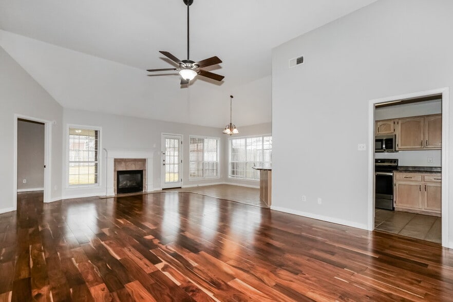 Building Photo - 3135 Quartz Dr