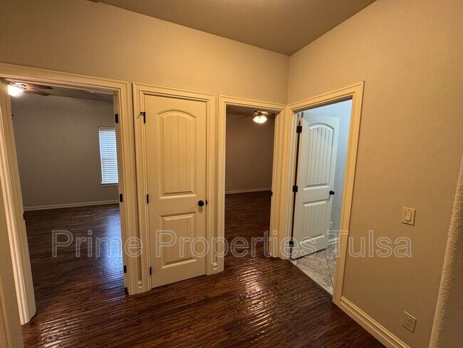 Building Photo - 2016 E 135th St S