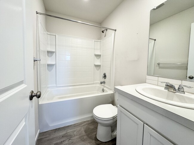 Building Photo - 914 N 18th Ave