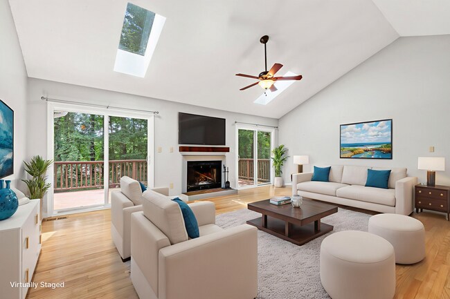 Building Photo - Spacious 4-Bedroom Carrboro Home with Dual...