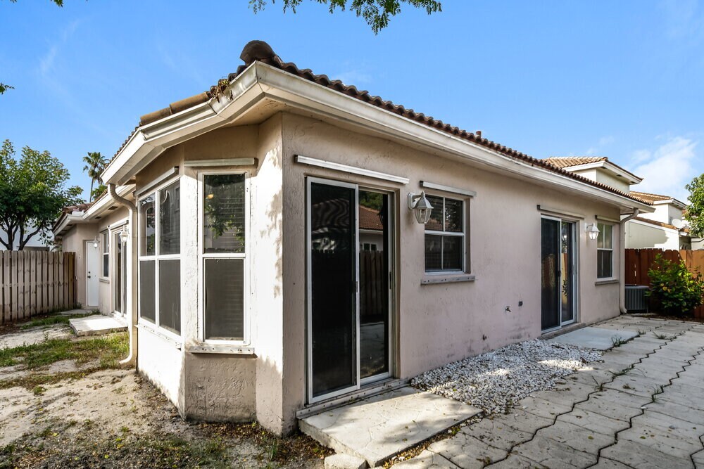 Building Photo - 4792 NW 5th Pl