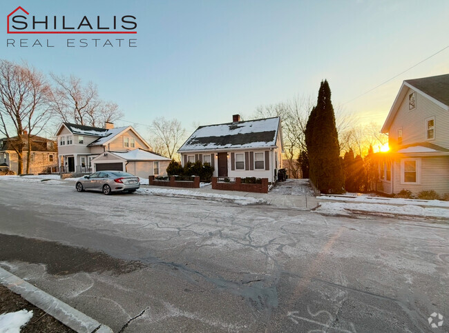 Building Photo - 194 Palfrey St