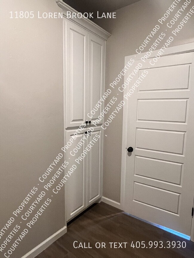 Building Photo - 11805 Loren Brook Ln