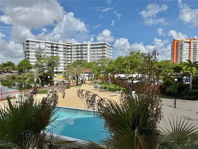 Building Photo - 1300 NE Miami Gardens Dr