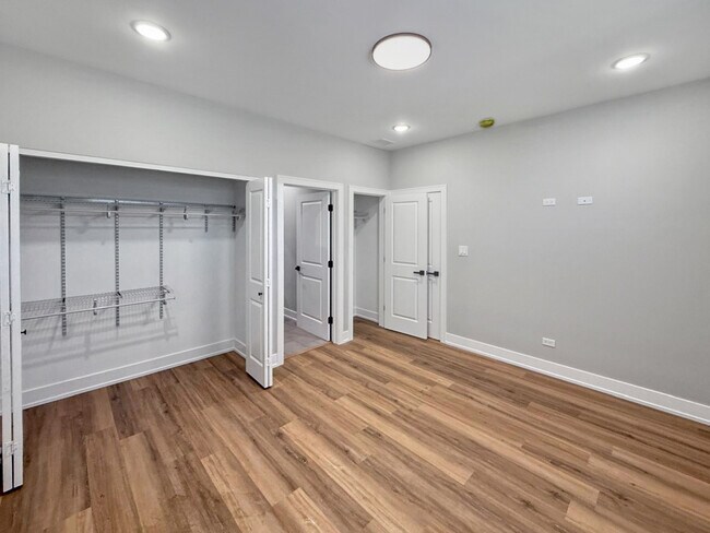 Building Photo - 6218 S King Dr