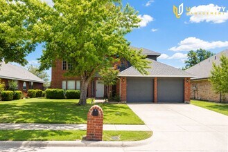 Building Photo - Stunning lake views directly from the backyard