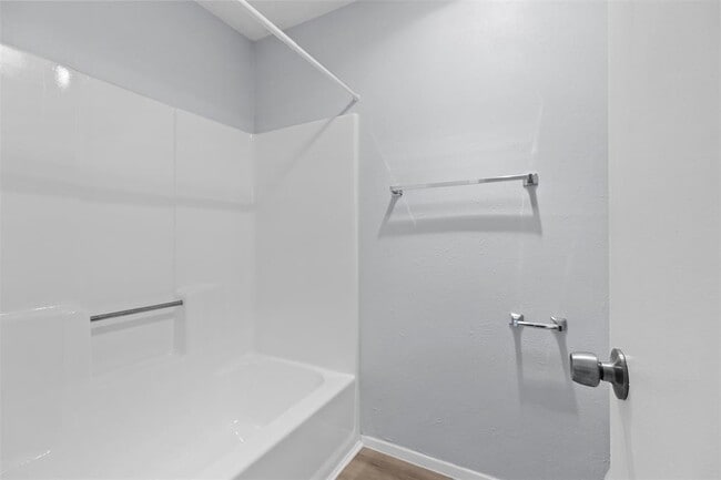 Building Photo - 618 Rollingway Dr