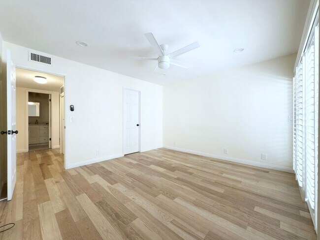 Building Photo - Upgraded Condo in La Costa!