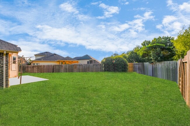Building Photo - 2402 Village Lakes Dr