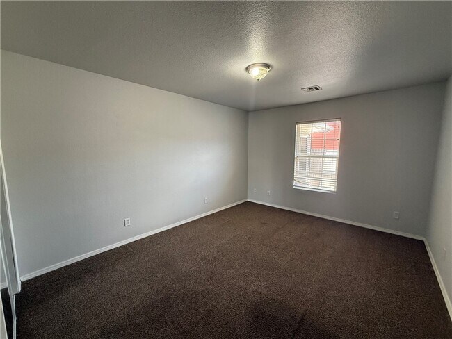 Building Photo - 318 E Pickens Rd
