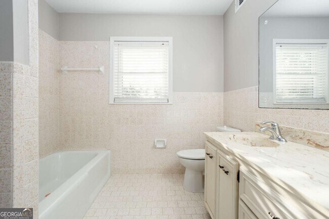 Building Photo - 5647 Queensborough Dr