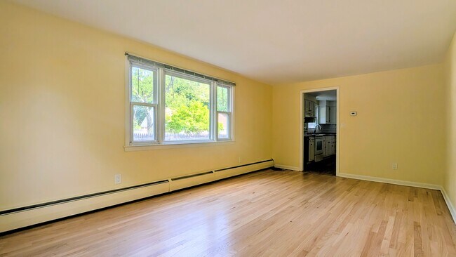 Building Photo - Hamden first floor apartment